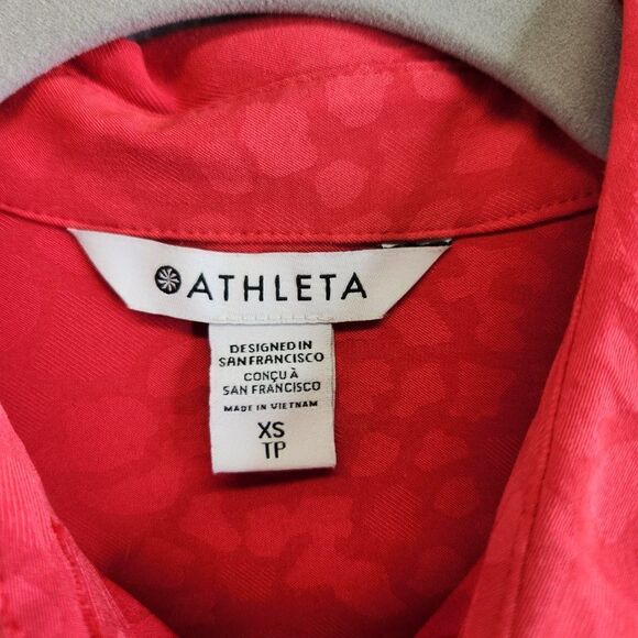 Athleta Urbanite Top Womens XS Red Leopard Vented Commuter Wicking UPF Cooling - Picture 10 of 16